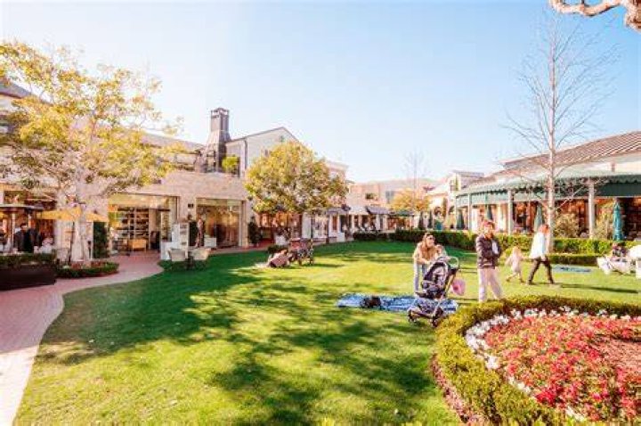 Calabasas, CA - *EXCLUSIVE* &nbsp;- The Girlfriend Experience actress Riley Keough was out having a nice lunch with her husband, Ben Smith-Petersen, and her baby at Erewhon in Calabasas. They ate outside with the kid, and then they went shopping afterward with the target of a full family day. Riley has recently been dealing with the family trust. Pictured: Riley Keough BACKGRID USA 25 JUNE 2023 BYLINE MUST READ: CALM / BACKGRID USA: +1 310 798 9111 / UK: +44 208 344 2007 / *UK Clients - Pictures Containing Children Please Pixelate Face Prior To Publication*